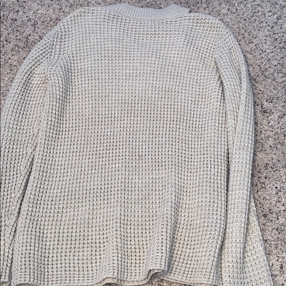sweater - Picture 3 of 4